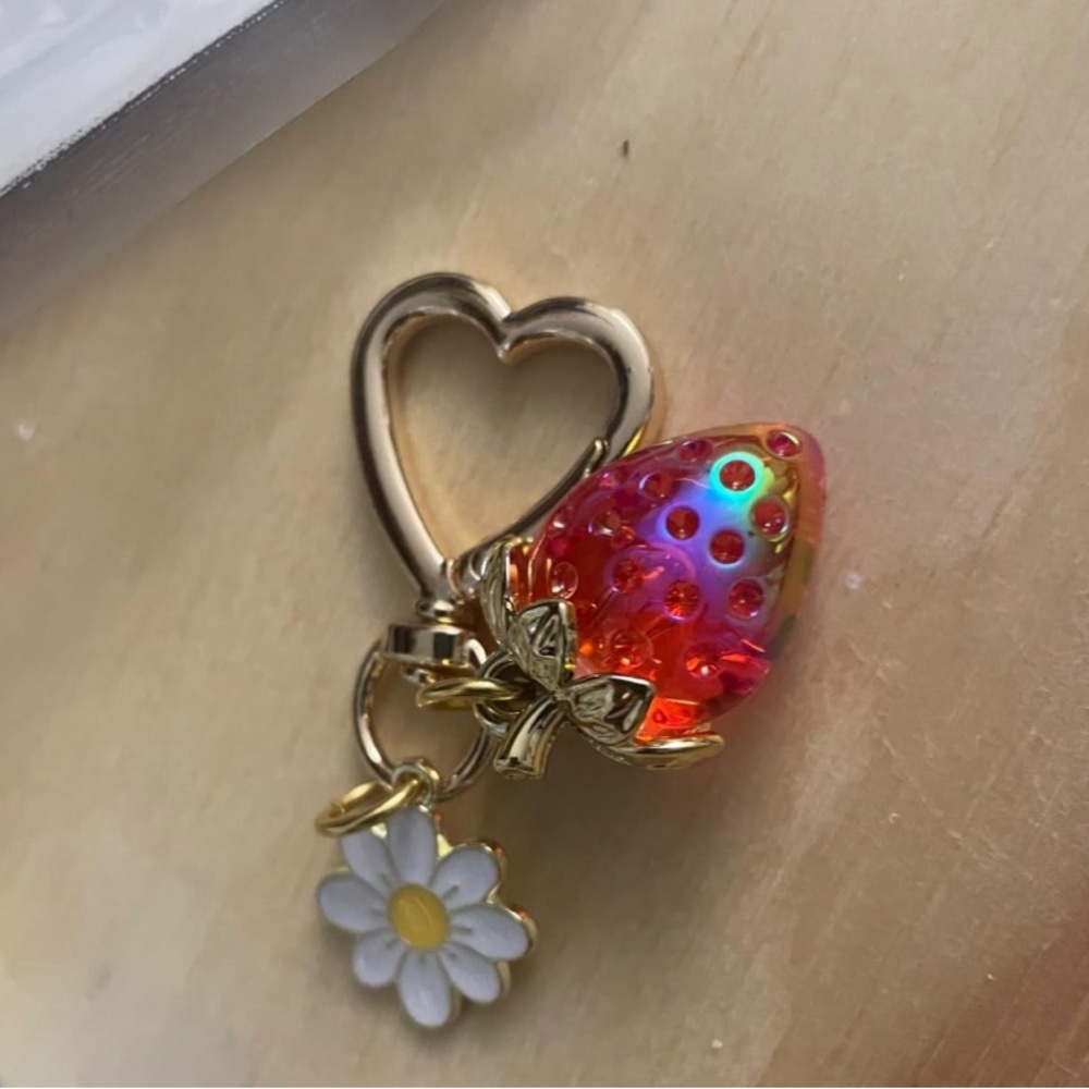 NEW RED / RAINBOW CUTE WOMENS STRAWBERRY KEY CHAIN
COACH STYLE
BURBERRY STYLE